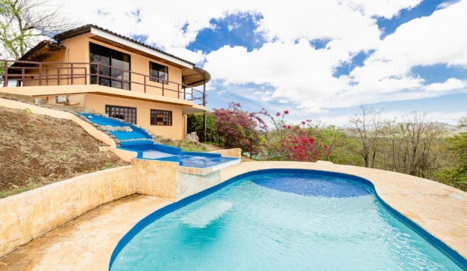 Mar Azul Zen Triplex Relaxing Zen Mountain Retreat, Pool and Yoga Platform