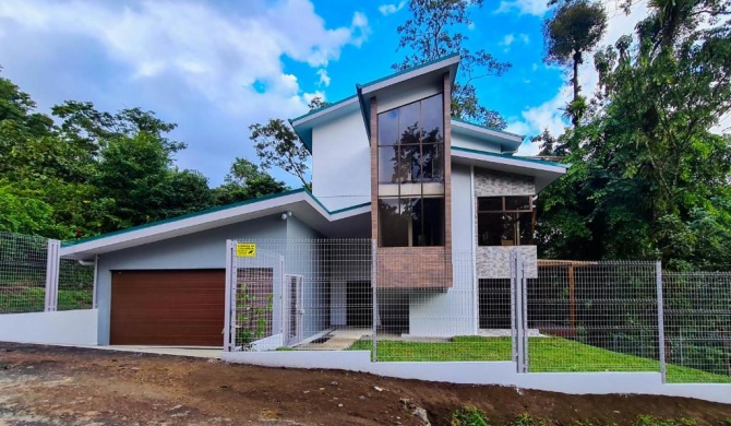 Casa Armonía - New 5 BR Rainforest Retreat with Volcano Views!