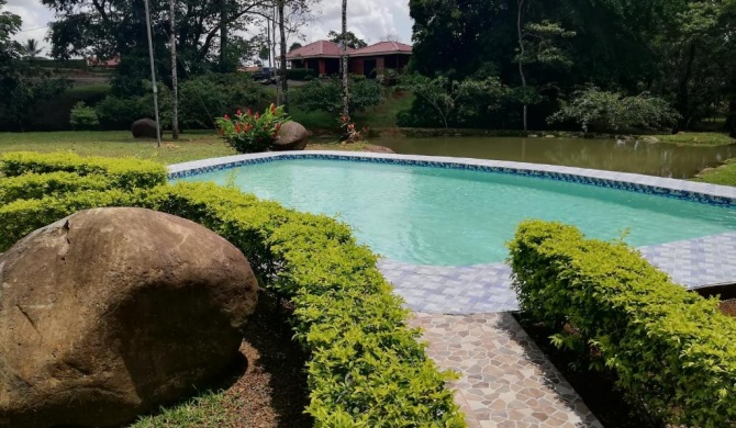 Nakury House, condominium with pool, WIFI