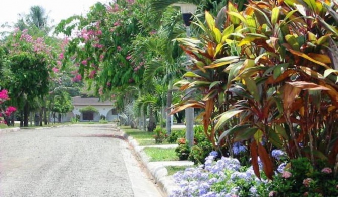 Splendide villa avec piscine à 200m de l'océan.