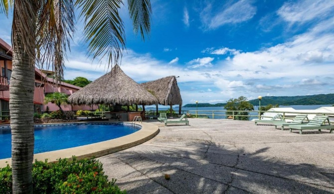 Marina Resort 416, Flamingo 2-Bedroom Oceanfront Condo with Pool