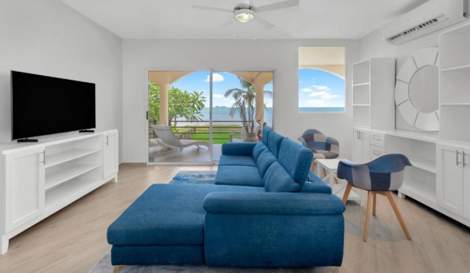 Immaculate 3BD Beachfront Condo with Pool in Surfside