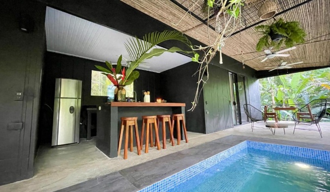 Villa JOEYSHE- New Luxury Villa with Pool & AC