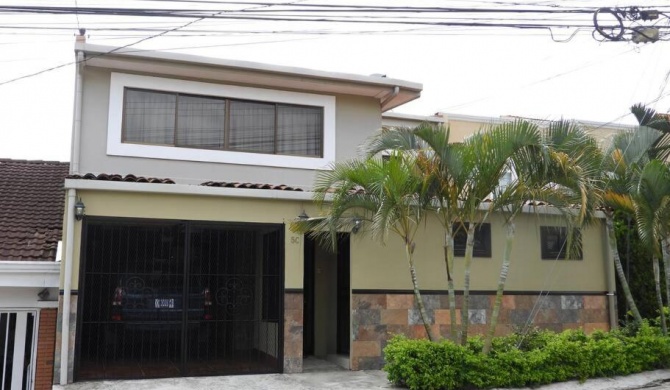 Spacious family home-15mins from San Jose and SJO