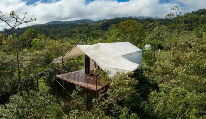 Garza del Sol Glamping Río Celeste Buganvilia