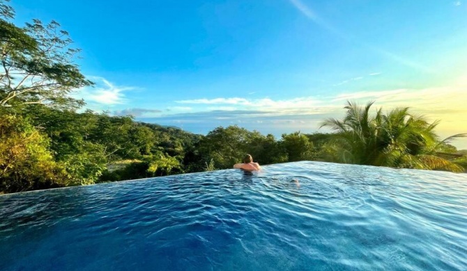 Casa Beez-Luxurious Ocean view & refuge in the jungle