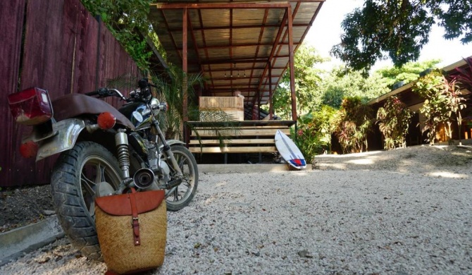 El Gato Rojas Surf Hostel