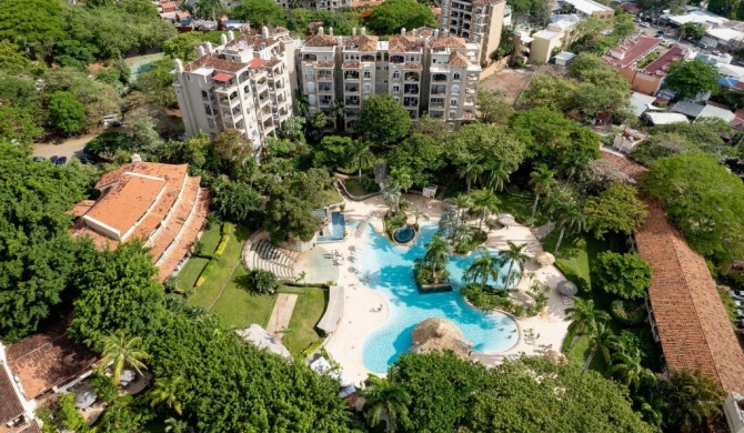 Casa La Diria #03, Balcony and Lagoon Pool View, Walk to Beach