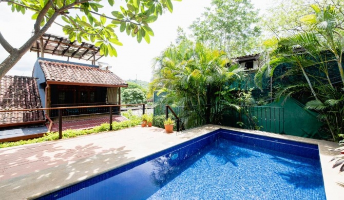 Casa Simon- Tropical Tamarindo Retreat with Pool, Rooftop Deck, near Beach!