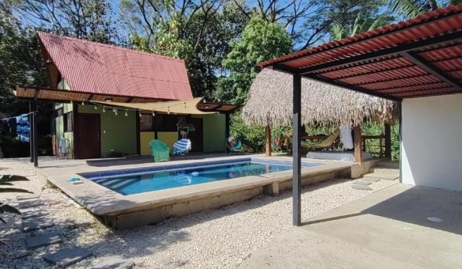 Cute Pool House Close to Beaches