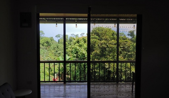 CASA SIBU: Jungle loft con cocina y balcón a 5 min del centro