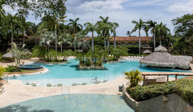 Poolside 2BR Condo at the Diria Resort, Matapalo 102