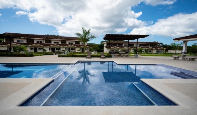 Retreat at Condo Jacarandas 15 Pool and Gated Security