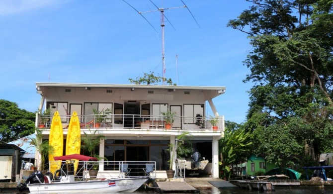 Tortuguero Adventures GuestHouse