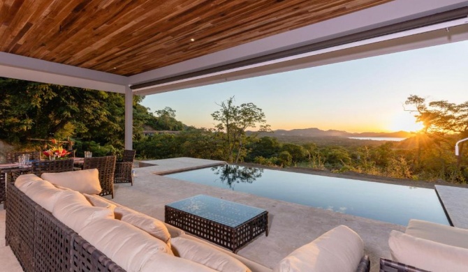 Casa de los Suenos, Brand new Ocean View home on 1,25 Acres!