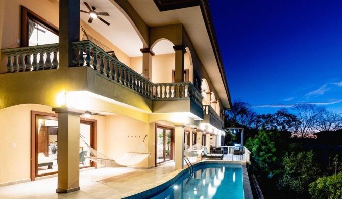 Luxurious 6 Bd Villa in Flamingo with Pool and Views